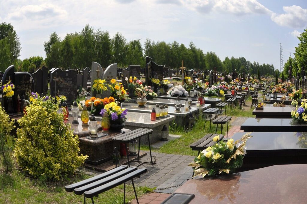 Ograbienie grobu - kradzieÅ¼ cmentarna - zniewaÅ¼enie zwÅ‚ok